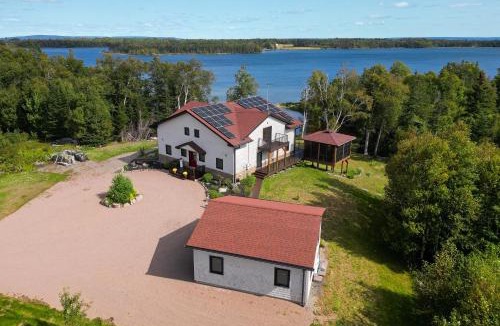 Cape Breton Island House | Luxury Cottage Overlooking Bras d'Or Lake