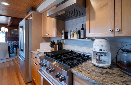 Grand Haven House | Luxury Cottage | Private Beach Access | Fire Table + Chef Kitchen
