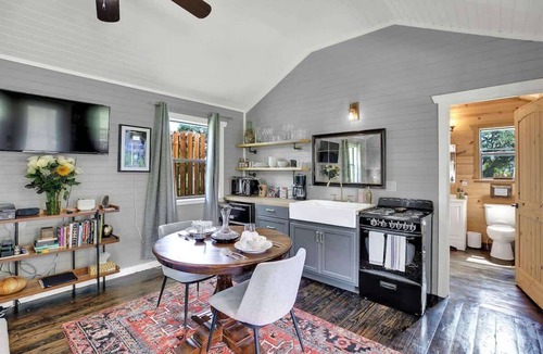 Fredericksburg House | Luxury Cottage in Wine Country!