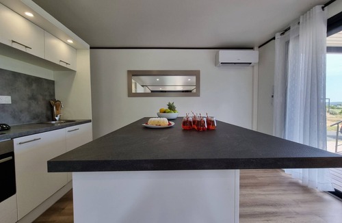 Olonzac House | Luxury cottage with shared pool next to lake