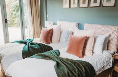 Northway House | Luxury Cottage with Swimming Pool