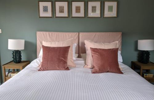 Northway House | Luxury Cottage with Swimming Pool