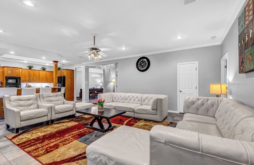 Austin House | ♥Luxury Country Estate,♥Heated Pool,♥Hot Tub,♥close to Downtown,♥Sleeps 20