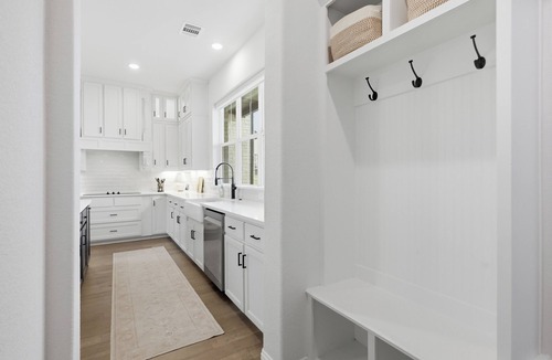 Gunter House | LUXURY COUNTRY LIVING with over 1 acre dog friendly, 4bd, 3 ba fully furnished!