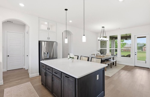 Gunter House | LUXURY COUNTRY LIVING with over 1 acre dog friendly, 4bd, 3 ba fully furnished!