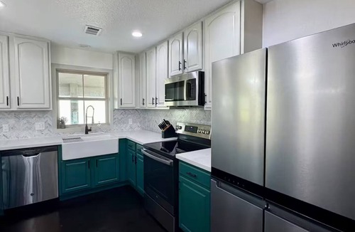 Brookshire House | Luxury Country Villa Sleeps 16 Perfect for Groups