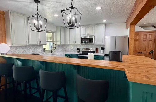 Brookshire House | Luxury Country Villa Sleeps 16 Perfect for Groups