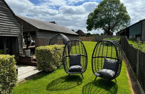 Faversham House | Luxury, countryside barn conversion with Hot tub