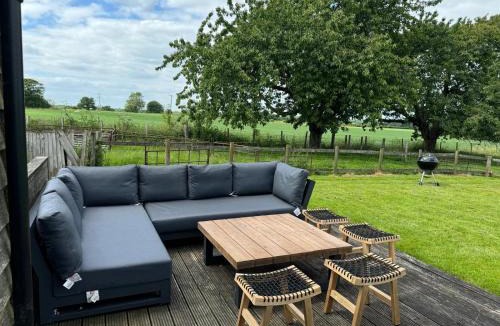 Faversham House | Luxury, countryside barn conversion with Hot tub