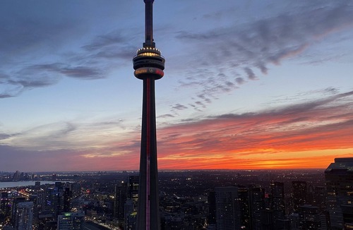 Central Waterfront Condo | LUXURY COUPLE GETAWAY WITH CN TOWER VIEW