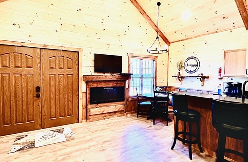 Creola Cabin | LUXURY COUPLES CABIN! Caveside Cabins