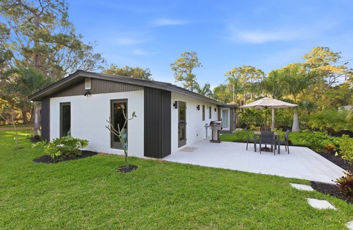 Fort Myers House | Luxury couples hideaway