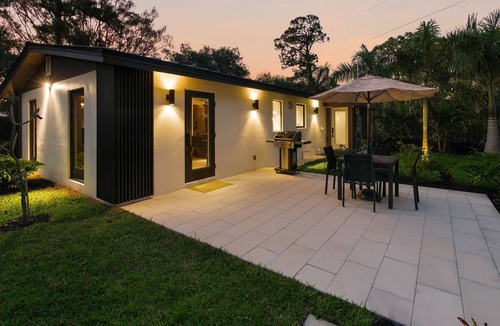 Fort Myers House | Luxury couples hideaway