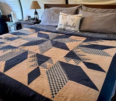 Putnam Hall House | Luxury Covered Wagon, Rooterville Animal Sanctuary