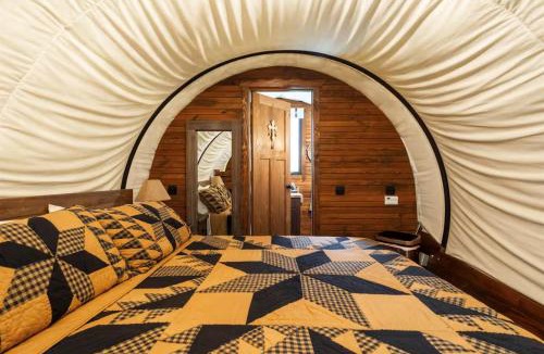 Putnam Hall House | Luxury Covered Wagon, Rooterville Animal Sanctuary