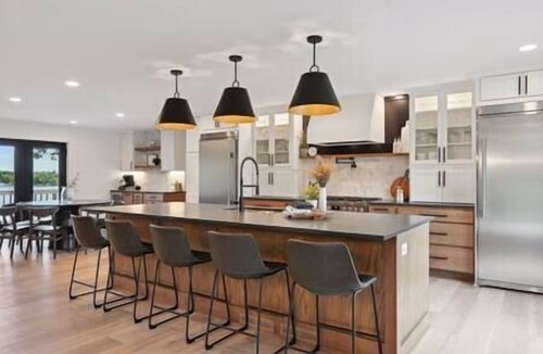 Alexandria House | Luxury Cowdry Cottage Lake Home