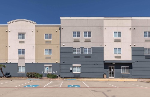 Willowbrook Apartment | Luxury Cozy 1 bedroom Apartment with kitchenennet and full bathroom
