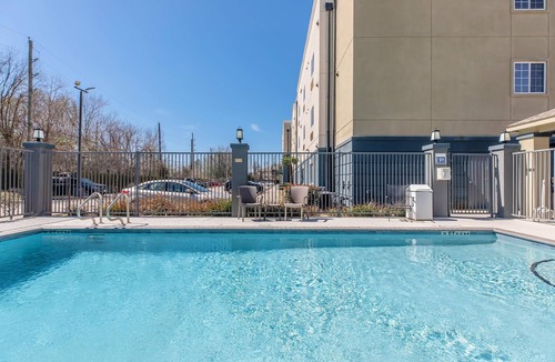 Richmond Apartment | Luxury Cozy 1 bedroom Apartment