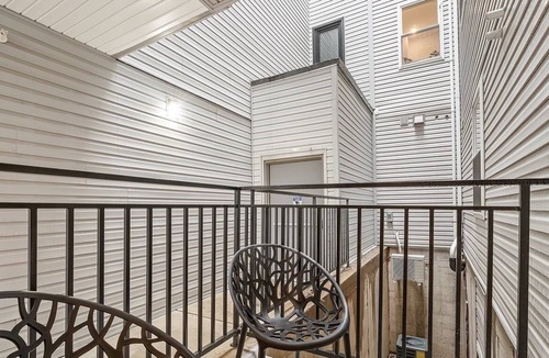 Fairmount Apartment | Luxury & Cozy 1 BR