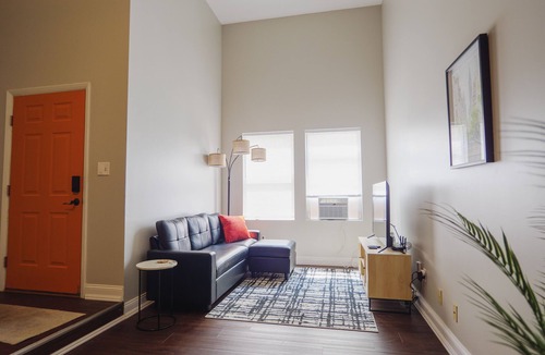 Lafayette Condo | Luxury Cozy Palace Downtown