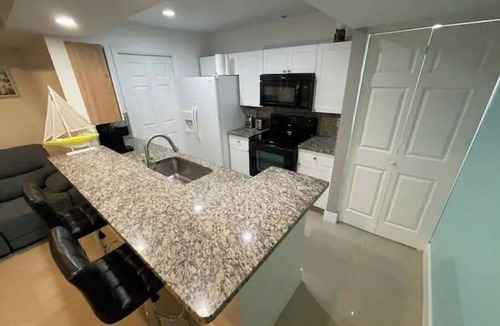 Lake Ridge Apartment | ★Luxury Cozy Studio ★ 5 min to Beach ★