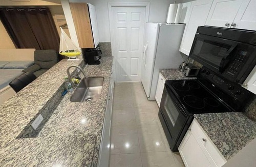 Lake Ridge Apartment | ★Luxury Cozy Studio ★ 5 min to Beach ★