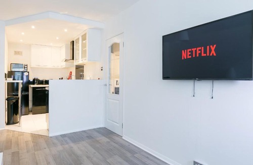 Broad Green Apartment | Luxury Croydon Apartment