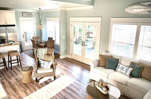 Crystal Beach House | Luxury Crystal Beach Retreat Shuffleboard Fenced Yard Walk to Beach