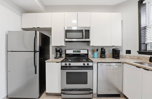 Shaw Apartment | Luxury DC Apt: Walkable, Monthly & Easy Parking!