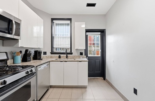 Shaw Apartment | Luxury DC Apt: Walkable, Monthly & Easy Parking!