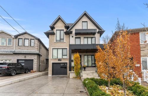 Keelesdale - Eglinton West Apartment | Luxury Deluxe 1 BR - 1 Bed - New Build - Near Downtown