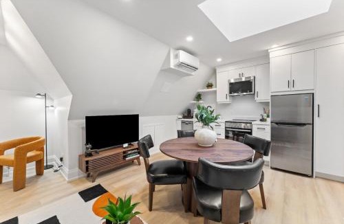 Keelesdale - Eglinton West Apartment | Luxury Deluxe 1 BR - 1 Bed - New Build - Near Downtown