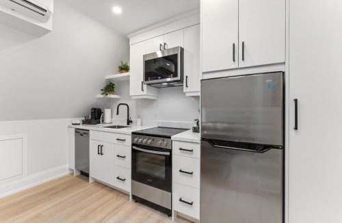 Keelesdale - Eglinton West Apartment | Luxury Deluxe 1 BR - 1 Bed - New Build - Near Downtown