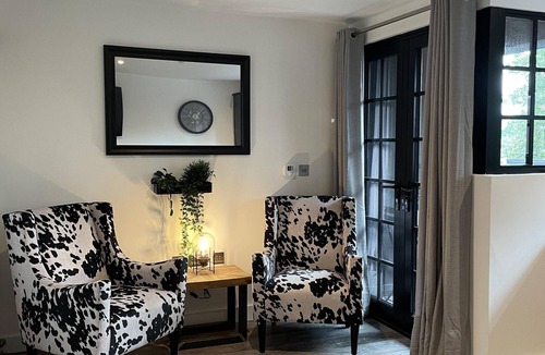 Pattiswick Apartment | Luxury Deluxe Apartment