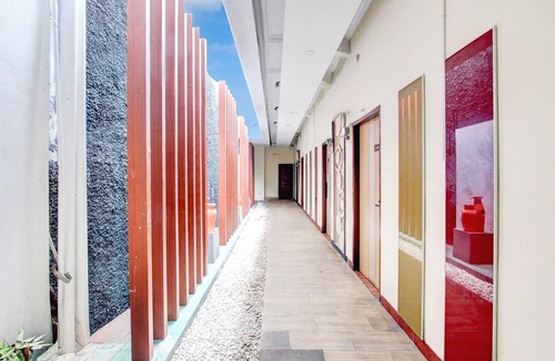 Depok House | Luxury Deluxe DBL Retreat W/Free WiFi and Parking
