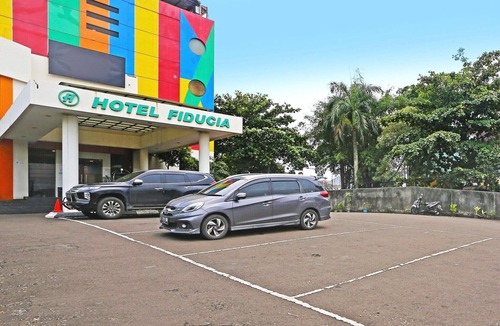 Serpong House | Luxury Deluxe DBL Retreat W/Free WiFi and Parking