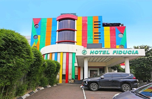 Serpong House | Luxury Deluxe DBL Retreat W/Free WiFi and Parking