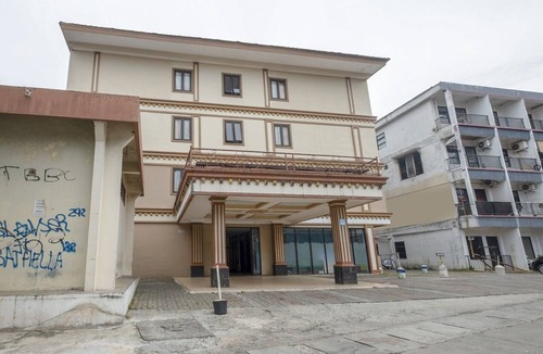 Cibubur House | Luxury Deluxe DBL Retreat W/Free WiFi and Parking