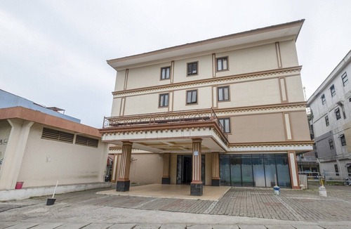 Cibubur House | Luxury Deluxe DBL Retreat W/Free WiFi and Parking