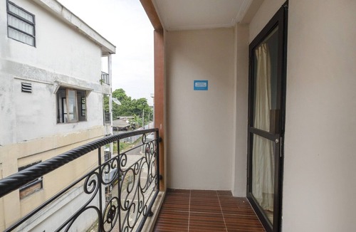 Cibubur House | Luxury Deluxe DBL Retreat W/Free WiFi and Parking