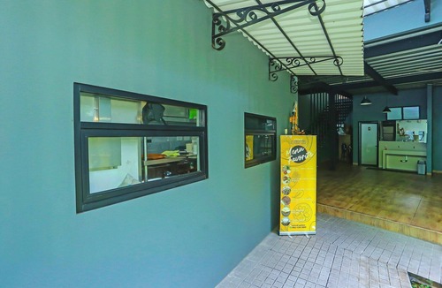 East Jakarta House | Luxury Deluxe DBL Retreat W/Free WiFi and Parking