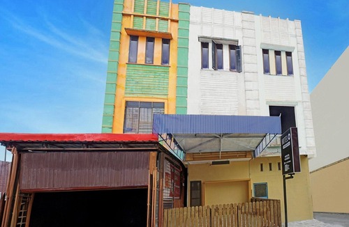 Medan House | Luxury Deluxe DBL Retreat W/Free WiFi and Parking
