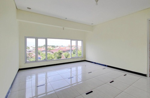 Laweyan House | Luxury Deluxe DBL Retreat W/Free WiFi and Parking