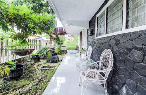 Padang House | Luxury Deluxe Double Retreat with Free WiFi
