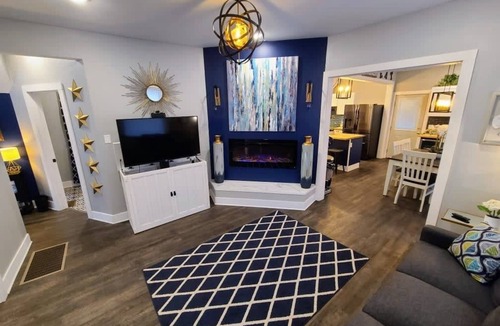 Vine House | !Luxury Designed Listing! - Downtown - Soaker Tub