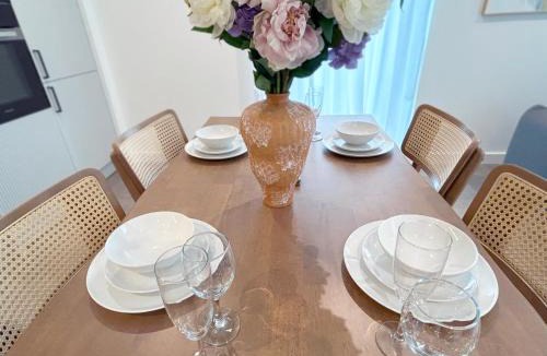 Tower Hill Apartment | Luxury Designer 2Bed 2Bath by Tower Bridge