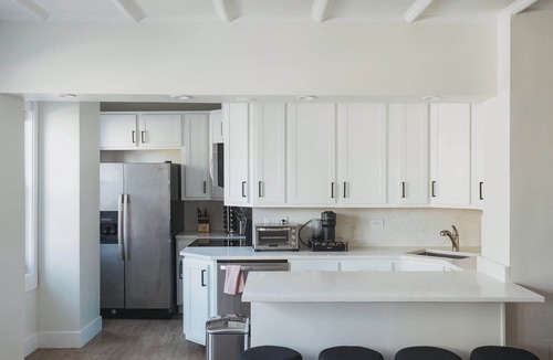 Near North Side Apartment | Luxury Designer Apartment 802| Gold Coast/Old Town