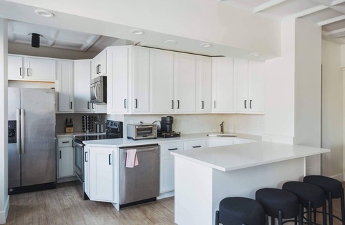 Near North Side Apartment | Luxury Designer Apartment 802| Gold Coast/Old Town