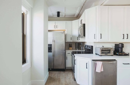 Near North Side Apartment | Luxury Designer Apartment 802| Gold Coast/Old Town