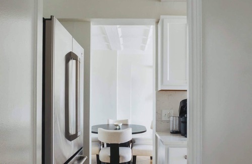 Near North Side Apartment | Luxury Designer Apartment 1202|Gold Coast/Old Town